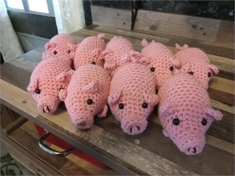 Handmade crochet small pig